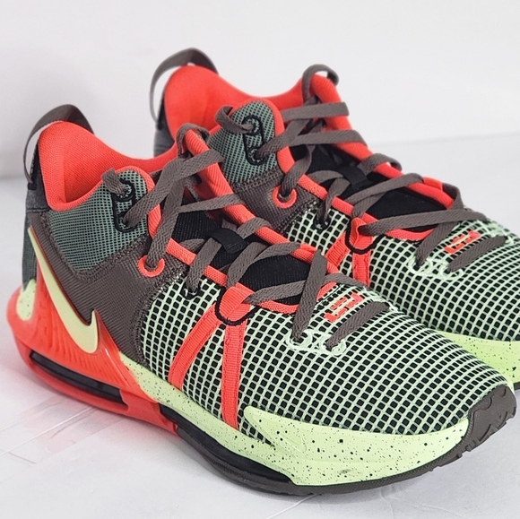 Nike Men LeBron Witness 7 Black/Bright Crimson Alligator Basketball Shoes Size12 - Picture 4 of 7